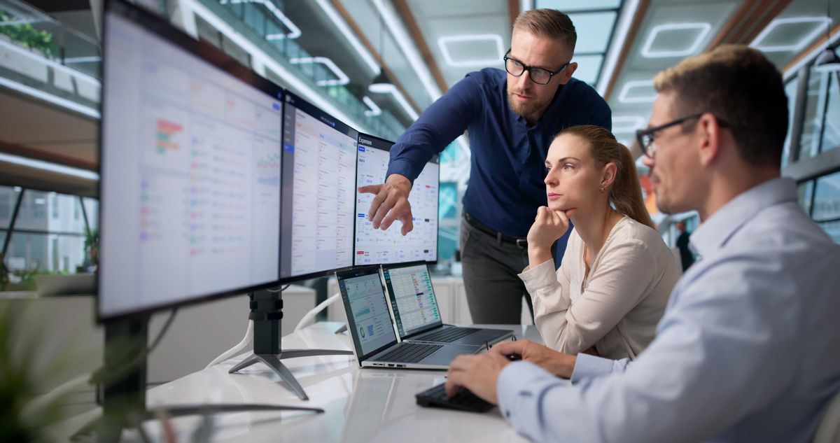 Gestor de proyectos: cómo elegir una plataforma que realmente automatice el trabajo