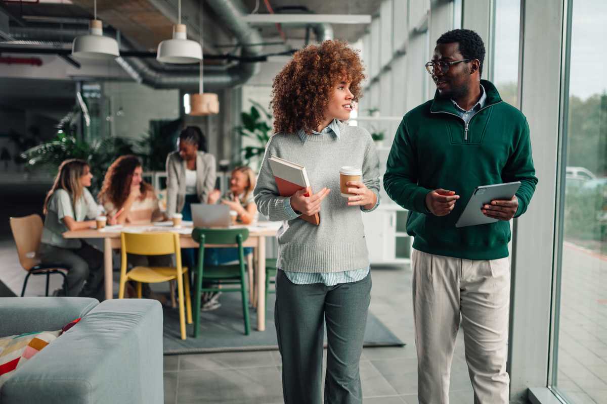 Empresa Global de Transporte moderniza seus espaços de trabalho para uma melhor experiência de colaboração.