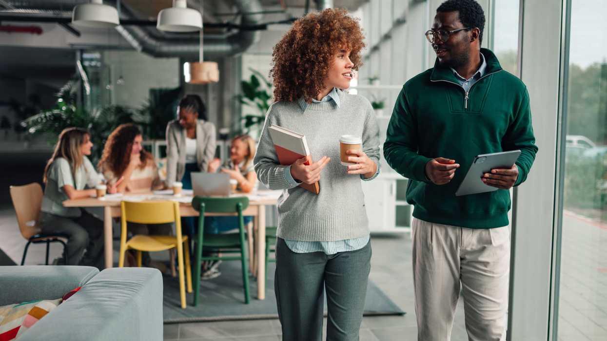 Global Transportation Company modernizes its workplaces to enhance the collaboration experience.