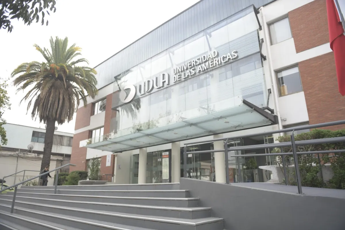 Case Study: Universidad de Las Americas Improves with Digital Whiteboards and Videoconferencing classrooms